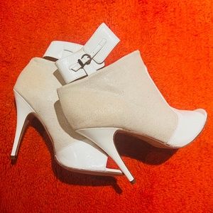 Rare gorgeous Camilla Skovgaard white patent linen booties Sz 39.5